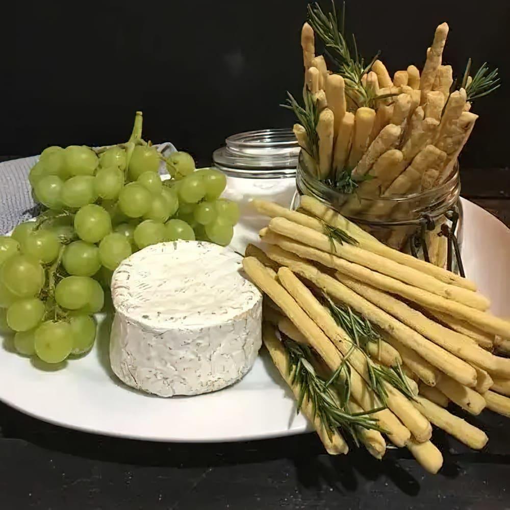 Jennifers-homemade-rosemary-breadsticks-plate-nourish-organic-vegan-food-houston-cg