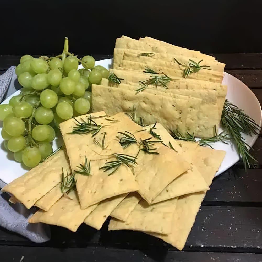 Jennifers-homemade-rosemary-flatbread-plate-nourish-organic-vegan-food-houston-cg